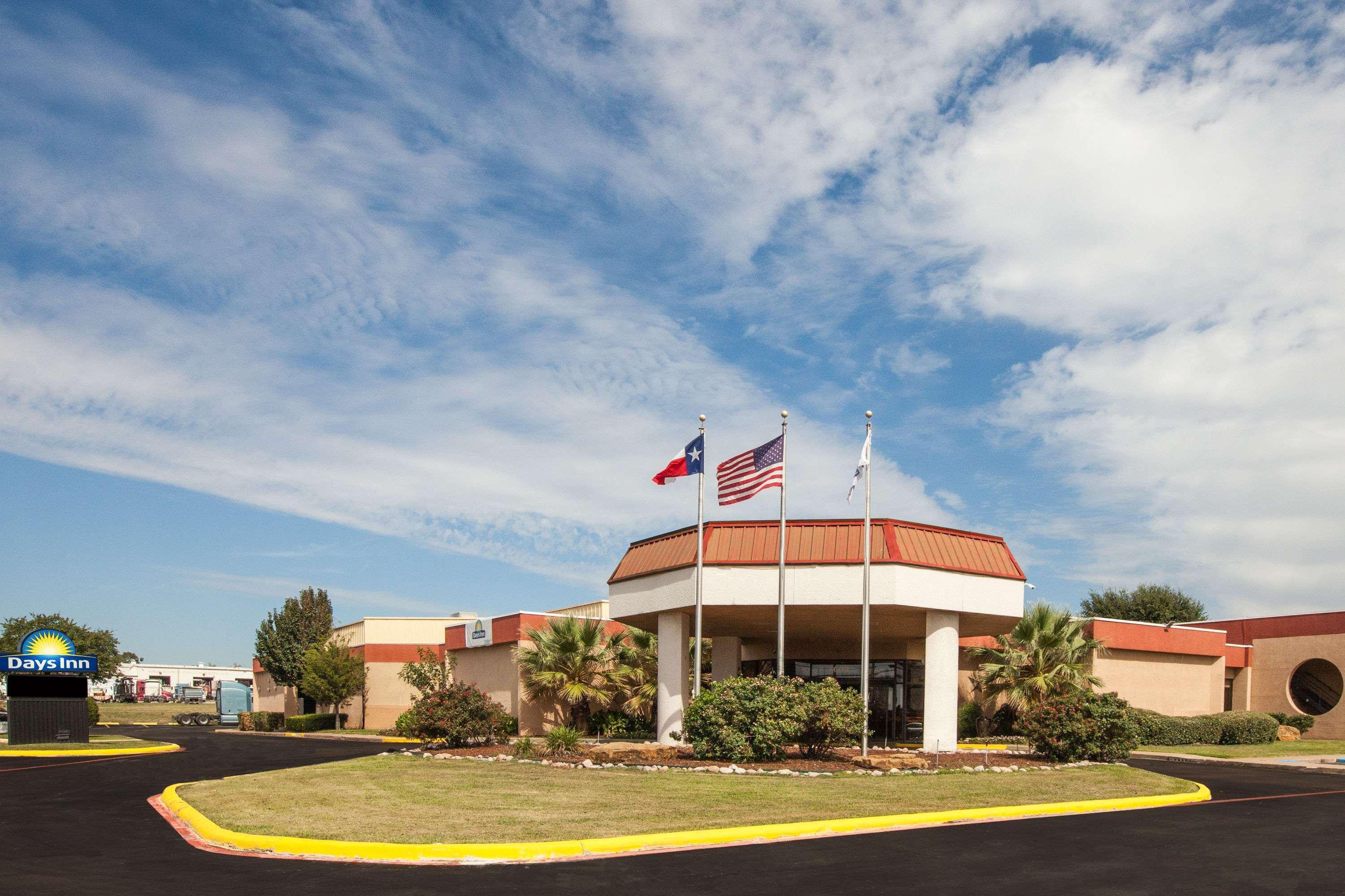 Days Inn By Wyndham Sherman Exterior photo