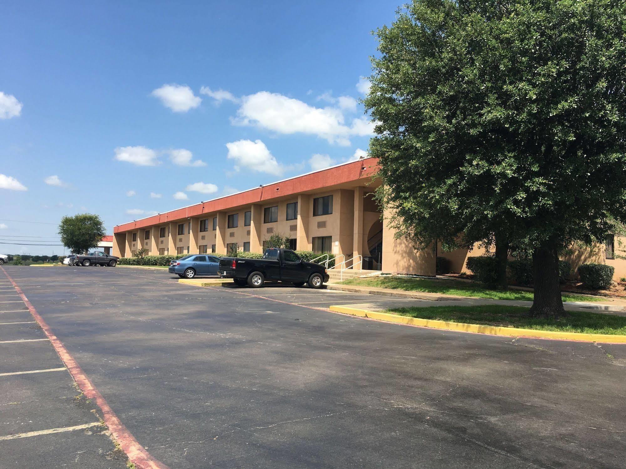 Days Inn By Wyndham Sherman Exterior photo